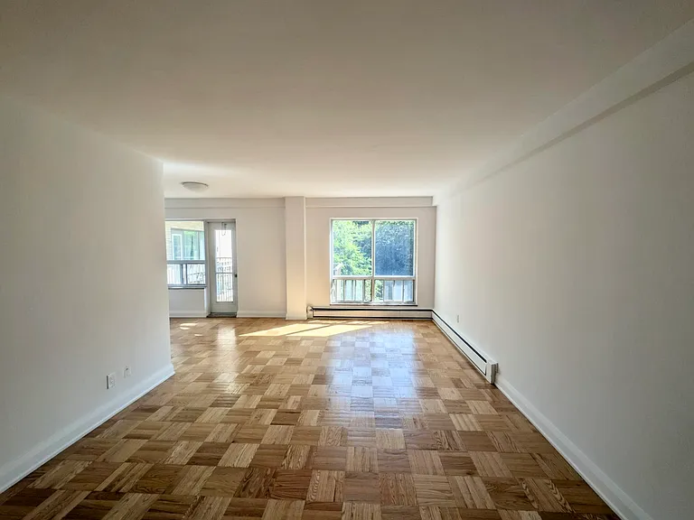 1603 Bathurst St — Photo 9