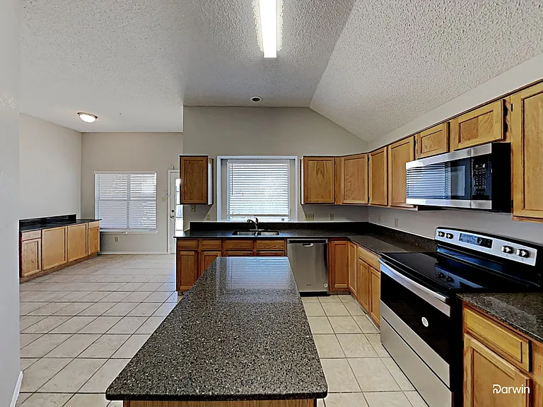 815 McComb Ln — Photo 2