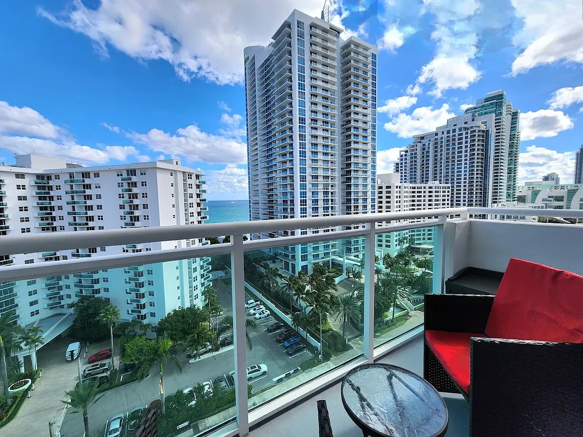 Building Photo - 3000 S Ocean Dr #822