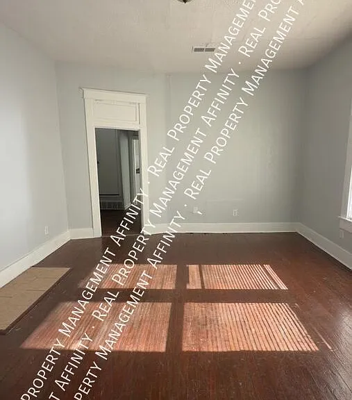 795 Roanoke Ave — Photo 3