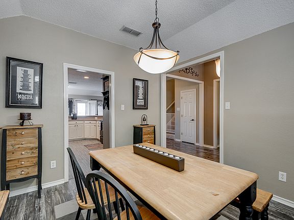 5th image of 7919 Fox Chase Dr