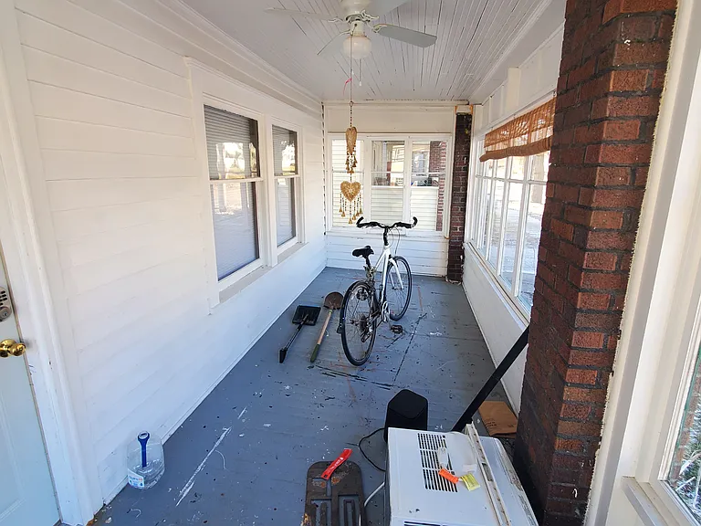 601 Lathrop St — Photo 3