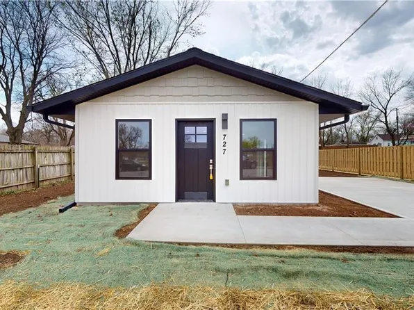 727 W Hickory St, Nevada, MO 64772