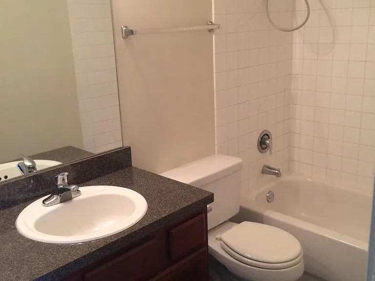 5807 Oakwood Dr #B — Photo 2