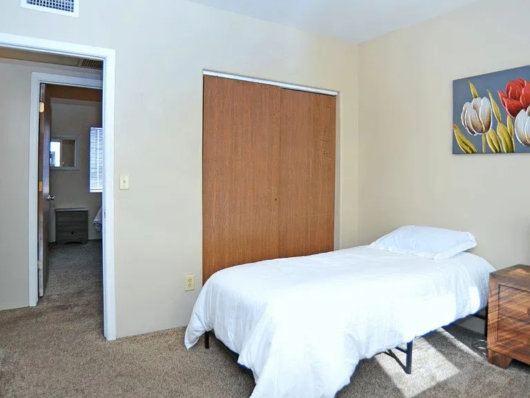 1109 N Camilla Blvd #2 — Photo 24