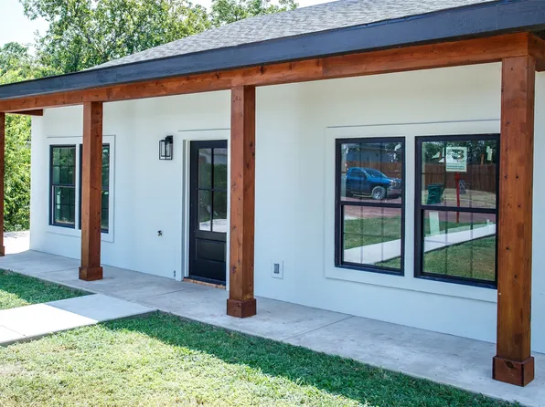 305 W Oak St, Olney, TX 76374