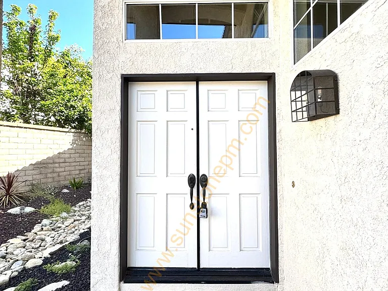 2180 Hedgerow Ln — Photo 2