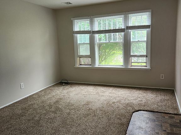 4th image of 812 7th Ave N