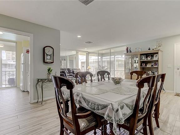 3rd image of 655 10th Ave NE Unit 6