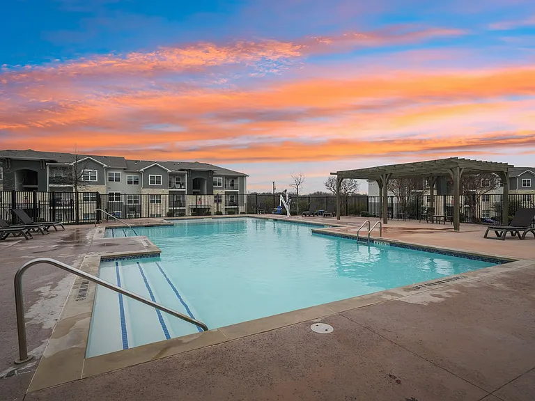 Culebra Creek Apartments — Photo 15