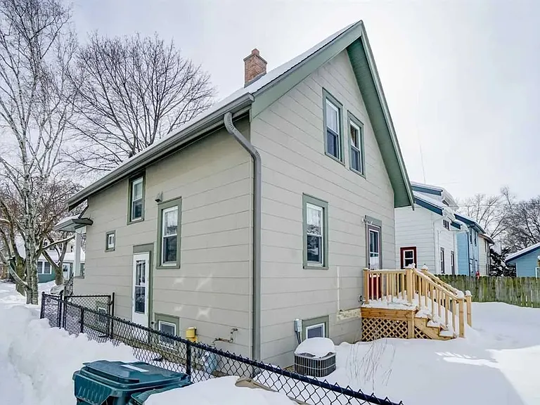 2514 E Johnson St — Photo 2