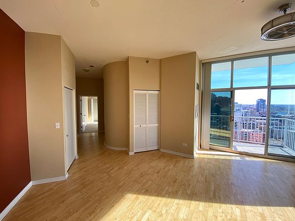 3rd image of 1600 S Indiana Ave Unit 1701