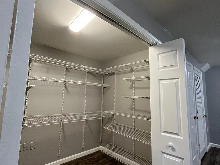 4674 Mews Dr — Photo 33