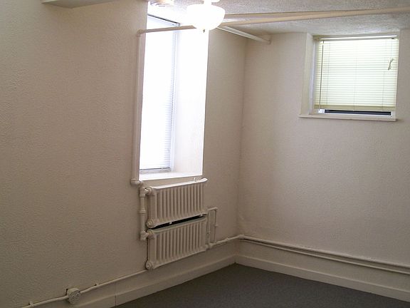 3rd image of 1127 4th St SE #5
