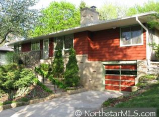 682 Sextant Ave W, Roseville, MN 55113