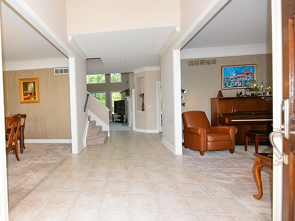 4th image of 10707 Woodgate Ln