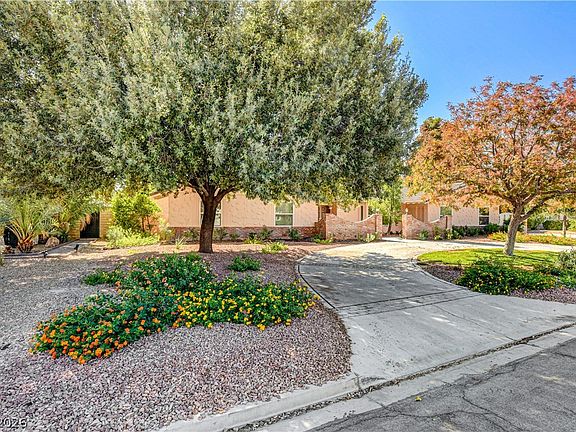 4th image of 3753 Meadowcrest Dr