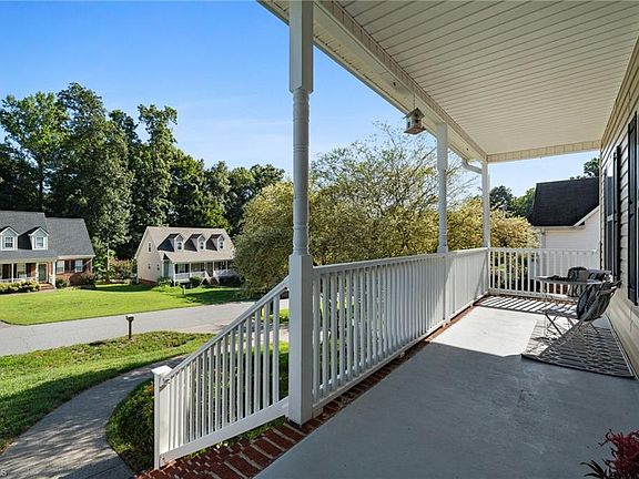 3rd image of 220 Coghill Dr