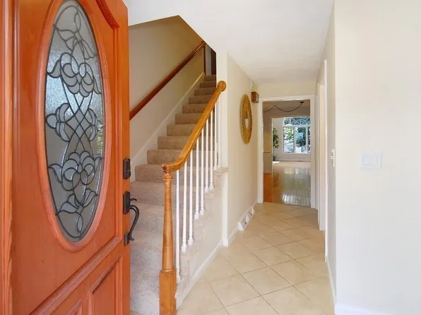 25 Buckboard Dr, Westford, MA 01886