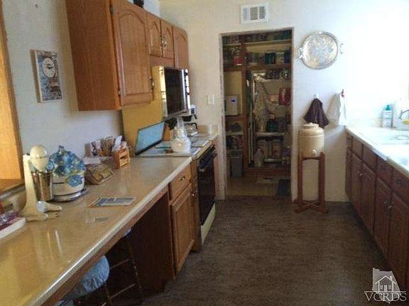 5th image of 3185 Preble Ave