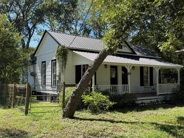 240 Augsburg Ave, Carmine, TX 78932