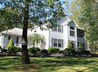 161 Ski Way Dr, Henryville, PA 18332