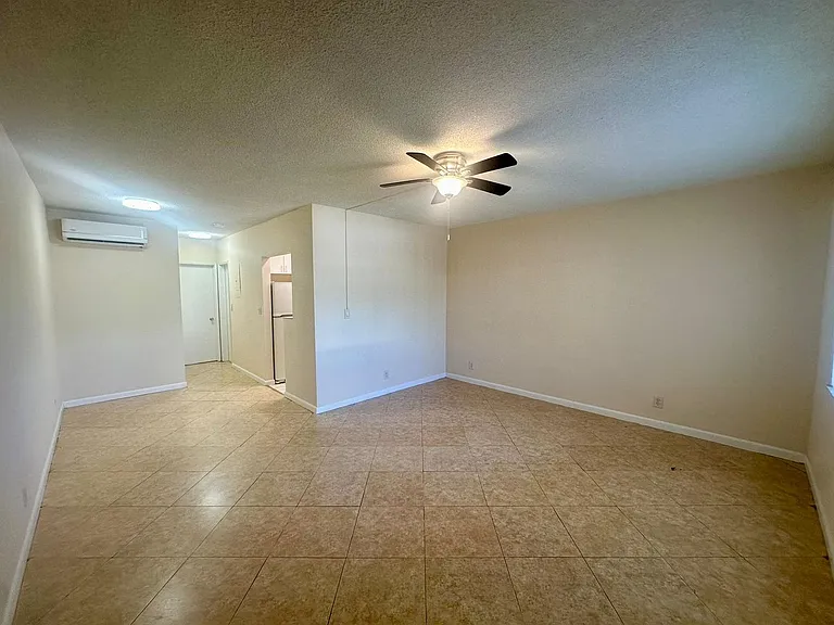 2170 NE 51st Ct #B25 — Photo 2