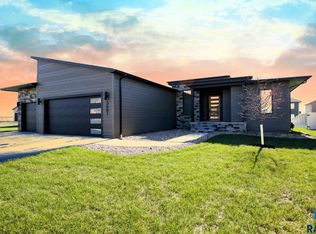 5601 E Canter Ridge Cir, Sioux Falls, SD 57110