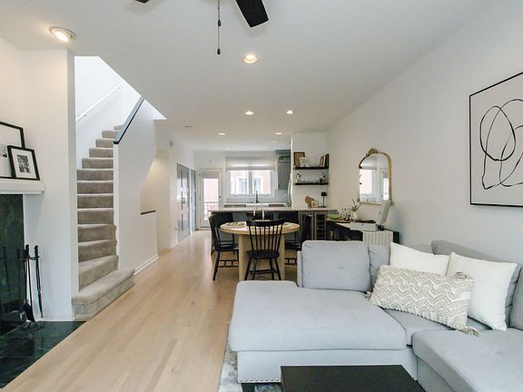 3rd image of 2809 N Wolcott Ave Unit D