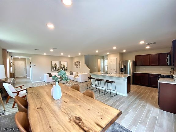3rd image of 8232 Jungle Rain St