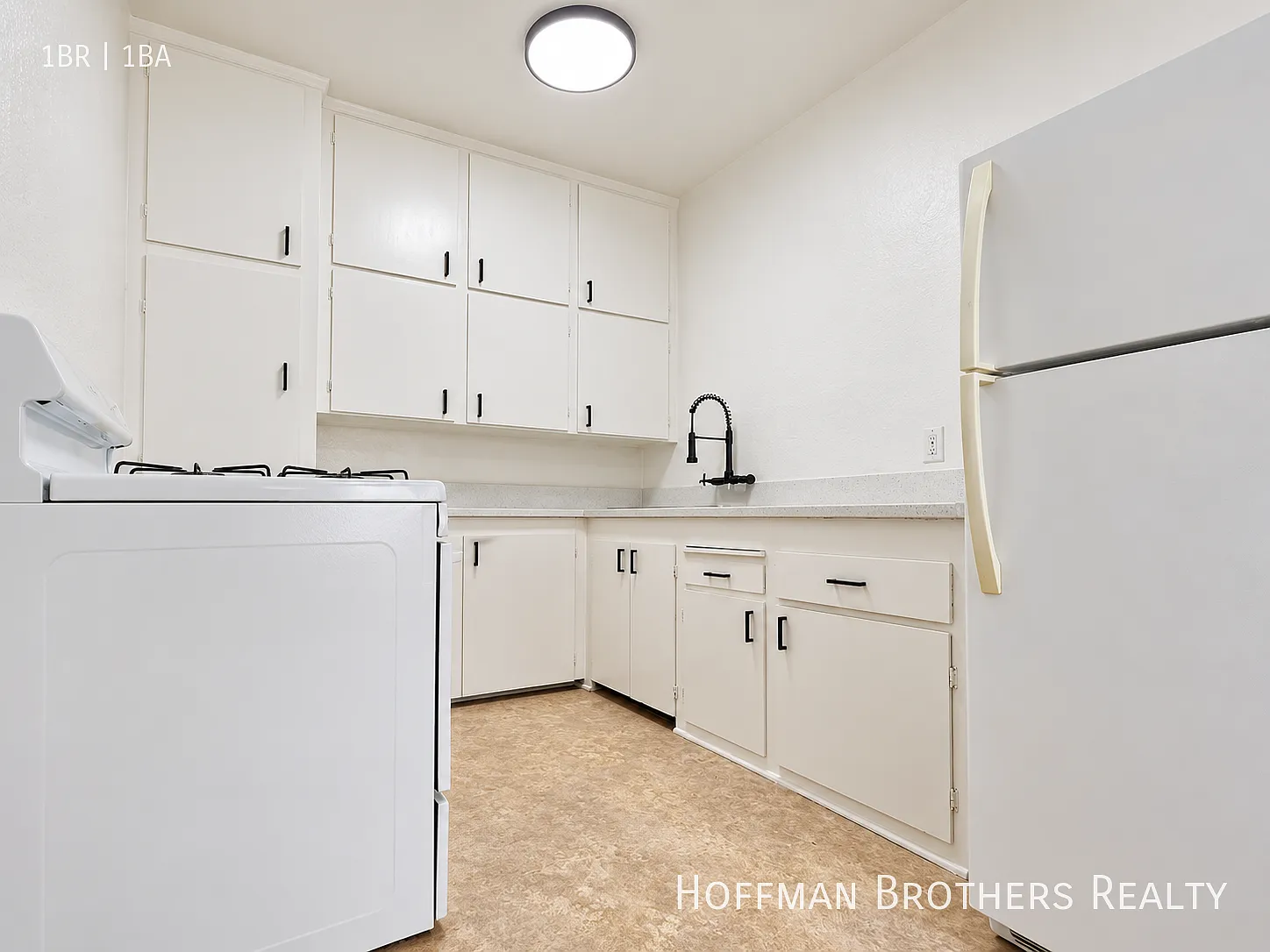Mid-City Apartment Near Dining, Shopping & Everyday Essentials — Photo 2