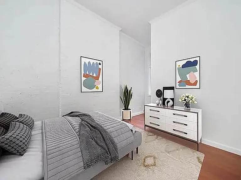 201 E 2nd St #2B — Photo 7