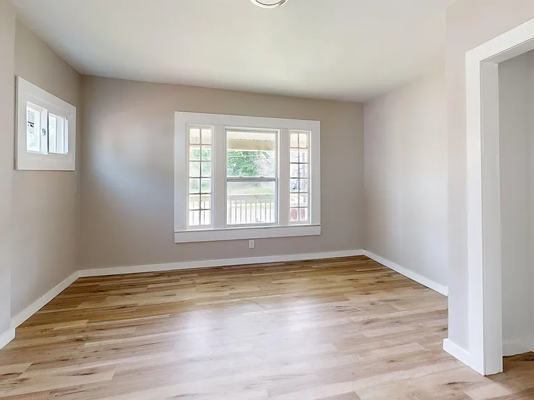 134 N Arlington St — Photo 3