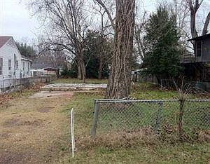 1st image of 719 Leon St
