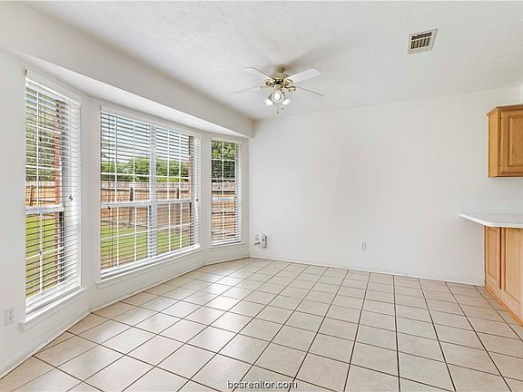 3rd image of 611 Abbey Ln