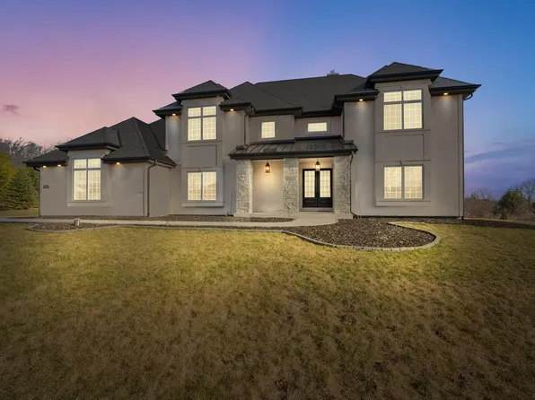 14195 North Twin Oaks LANE, Mequon, WI 53097