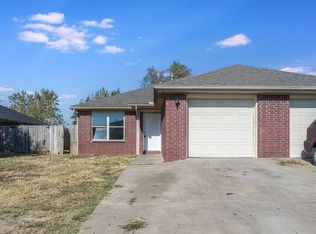 305 E Southern Trace Dr, Rogers, AR 72758