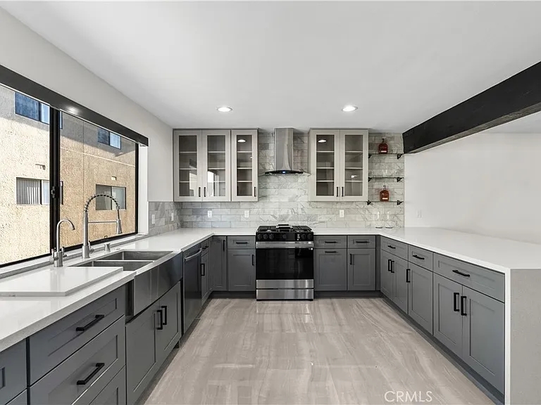 18417 Collins St #D — Photo 20
