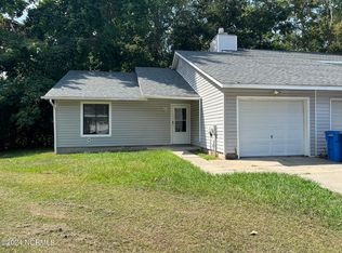 10 S Onsville Pl, Jacksonville, NC 28546