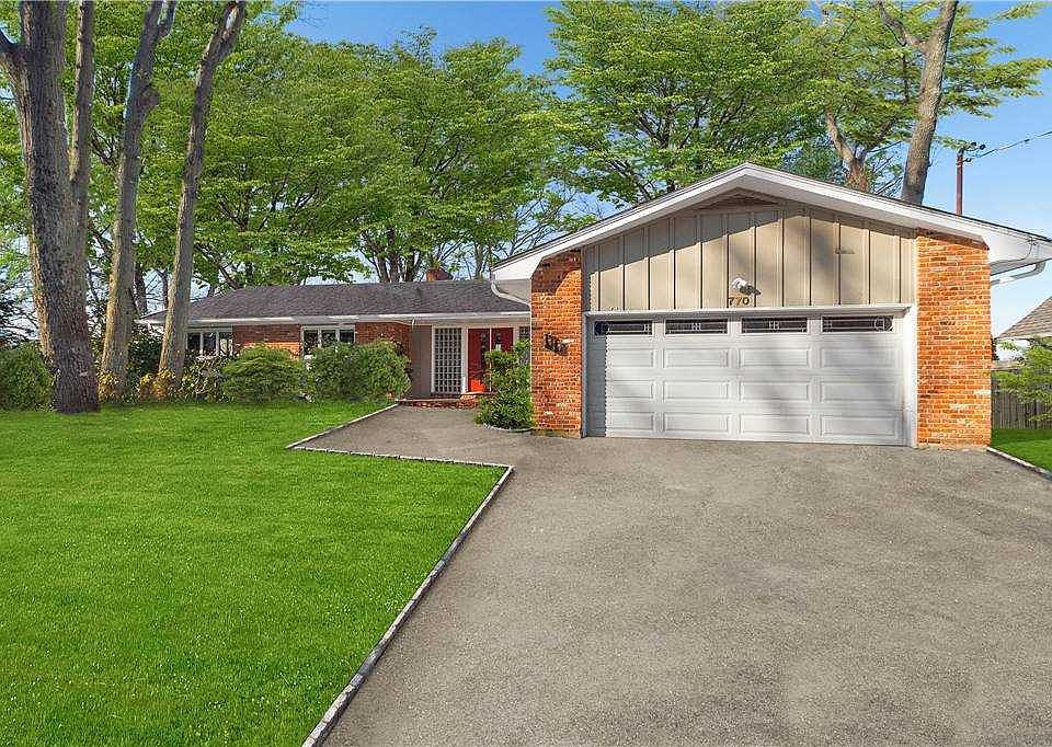 1st image of 770 Connecticut View Dr