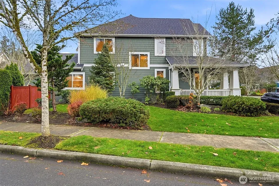 3 bed, 2.5 bath, 2260 sqft, $4,100 — Photo 4