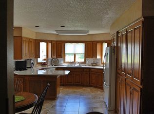 725 Munich Dr, Bismarck, ND 58504