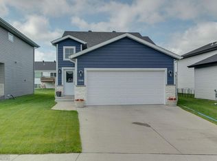 7898 Cottonwood Blvd, Horace, ND 58047