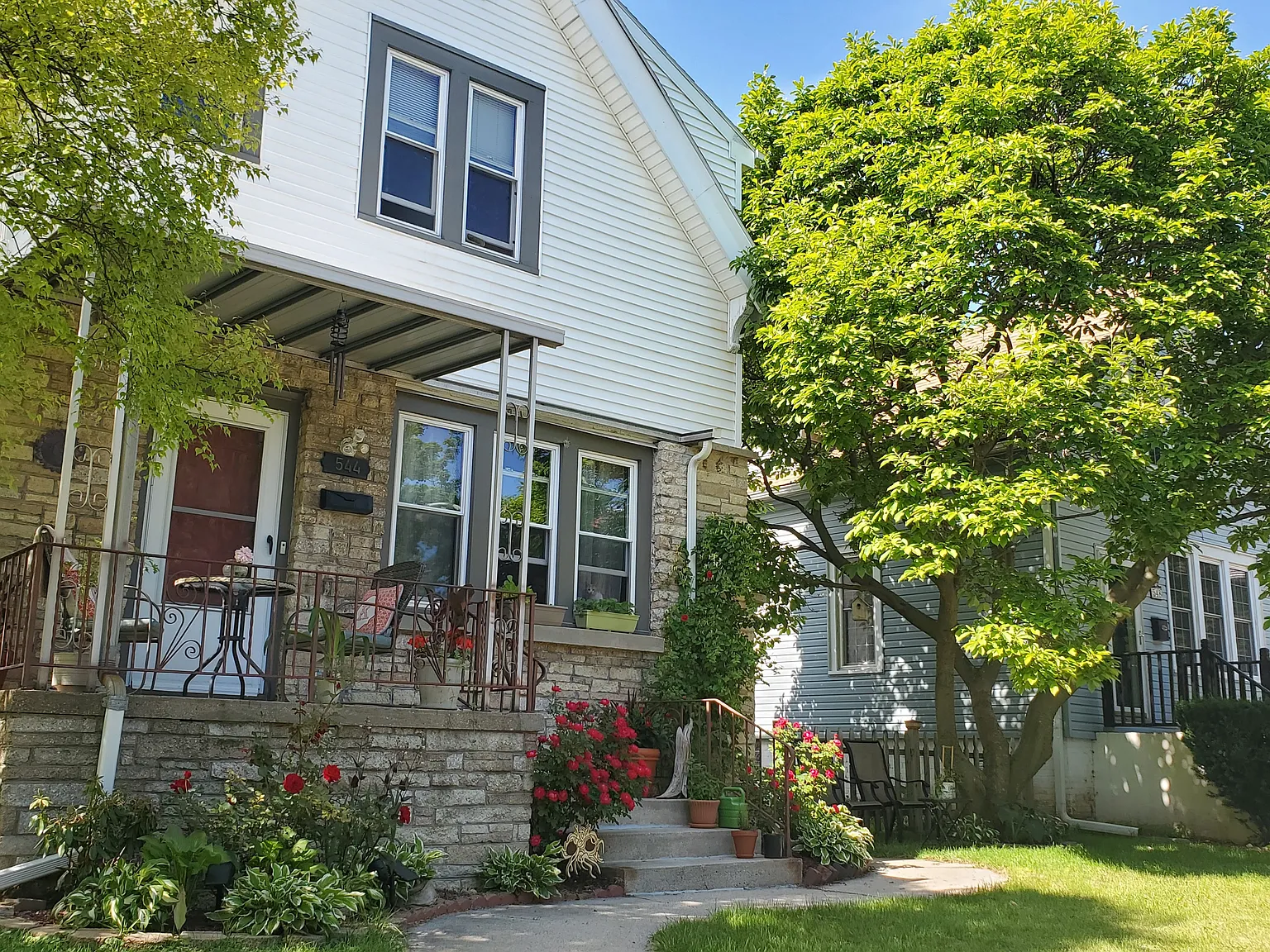 2 bed, 1000 sqft, $1,900 — Photo 1