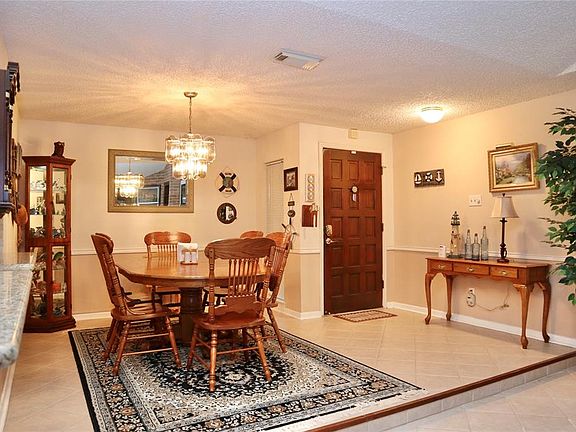 3rd image of 807 Townboro Dr