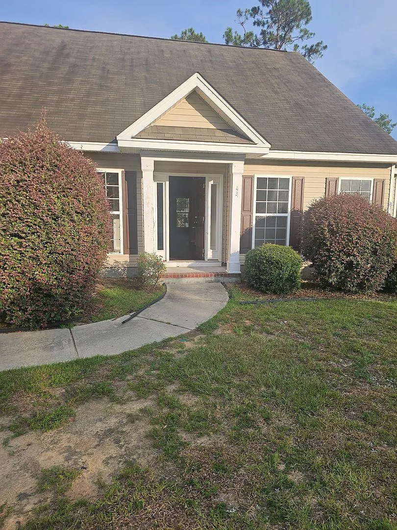 Spacious 5 Bedroom Beauty in NE Columbia Modern Updates & Ideal Location! — Photo 1