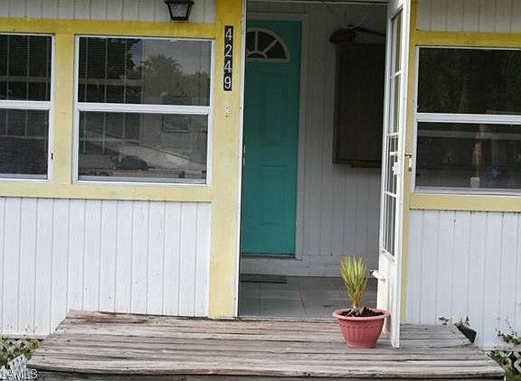 3rd image of 4249 Scott Ave