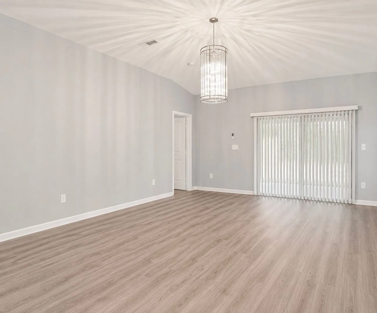 Stunning 3BD/2BTH Home in Hudson! — Photo 3
