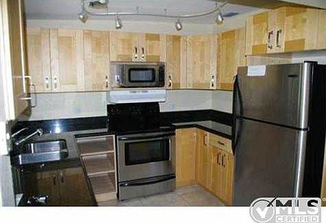 3rd image of 325 Sandal Ln