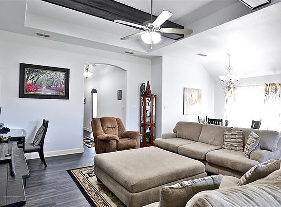 3rd image of 3827 Bettes Ln